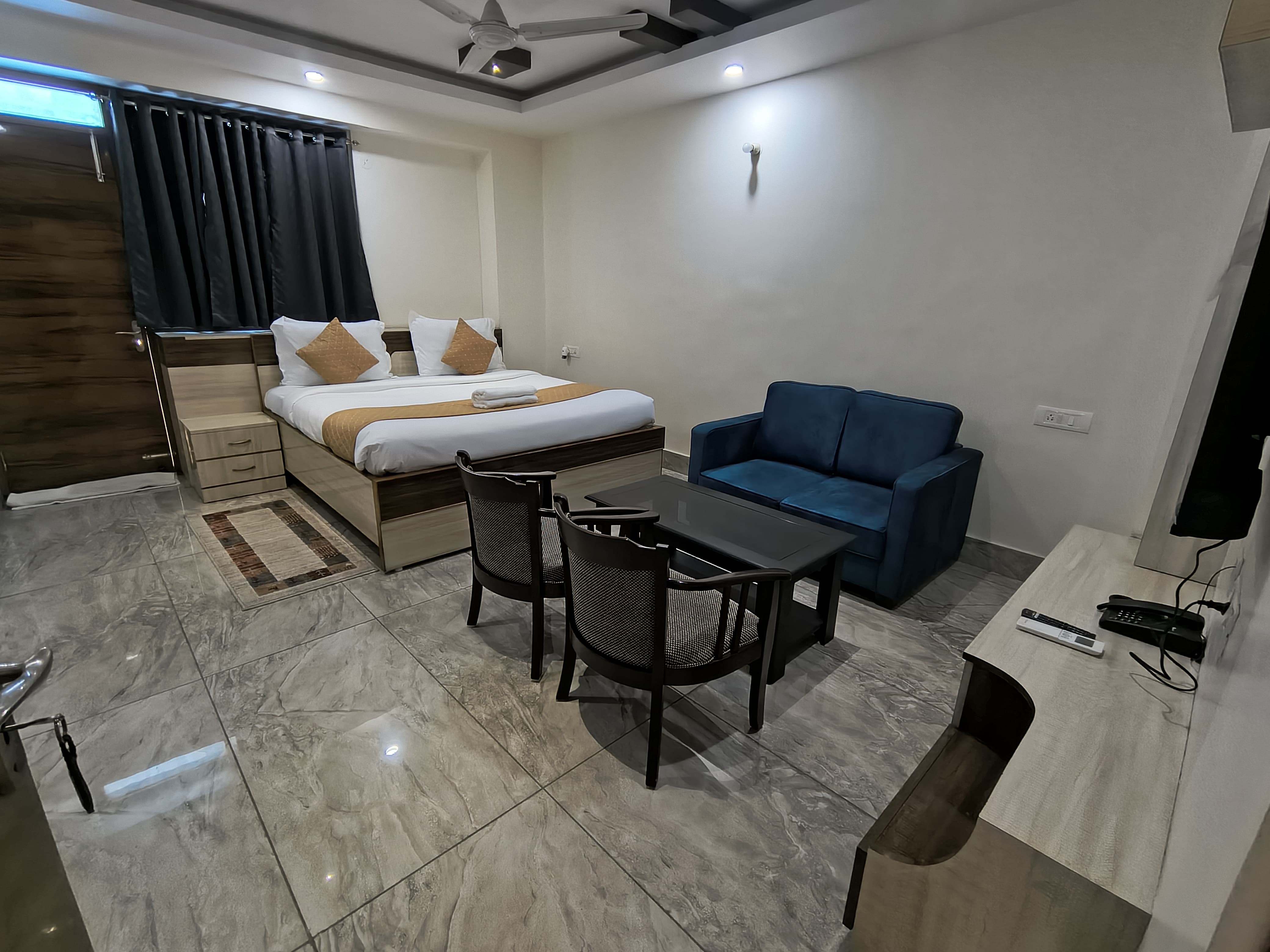 PARVATI HOTEL AND BANQUET - Tap to explore photos