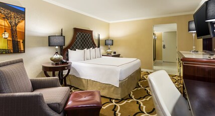InterContinental NEW ORLEANS Room Type - 1 King Classic Mobility Accessible Tub