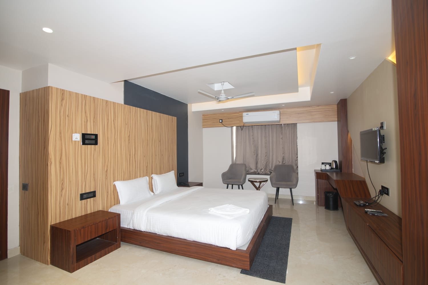 Hotel Dibakar palace - Tap to explore photos