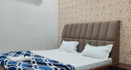 Town City Room Type - Deluxe Double Room (2 Adults + 1 Child)