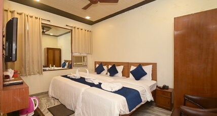 Hotel Paradise Continental  800 Meters from Railway Station Room Type - Family Triple Bed AC rooms