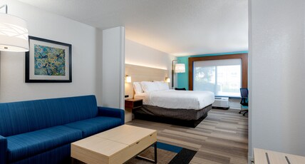 Holiday Inn Express Daphne-Spanish Fort Room Type - 1 King Ste Additional Living Dining Area