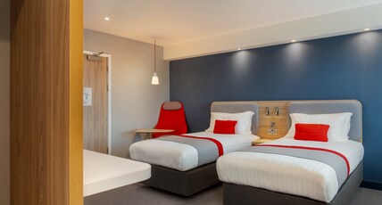 Holiday Inn Express DUBLIN CITY CENTRE Room Type - 2 Single Standard with Free Hot Breakfast