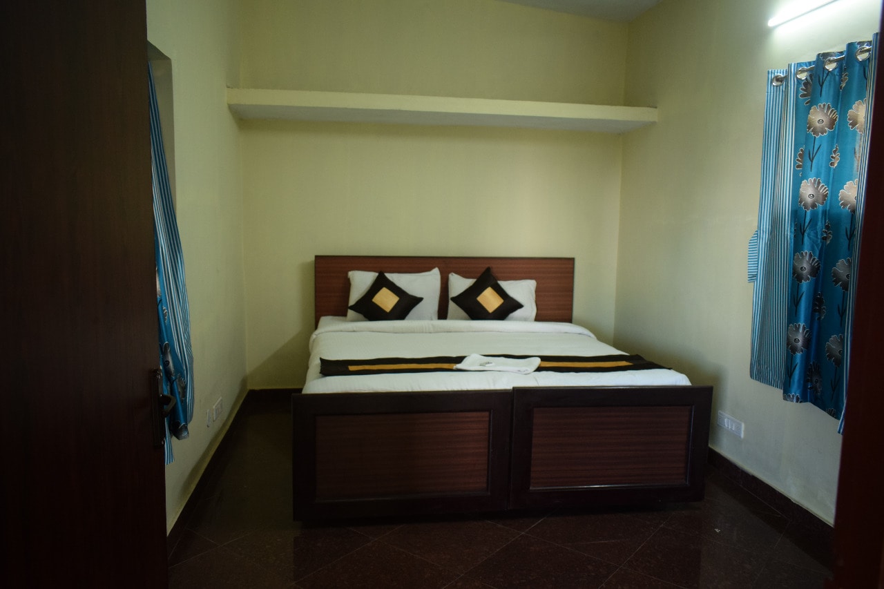 The Maxwell Resort Uthandi - Tap to explore photos