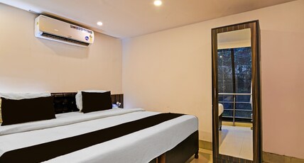 Townhouse Oak Ballygunge Formerly Hotel Lovelock Room Type - Deluxe Townhouse Oak Ballygunge Formerly Hotel Lovelock Room Type - Deluxe