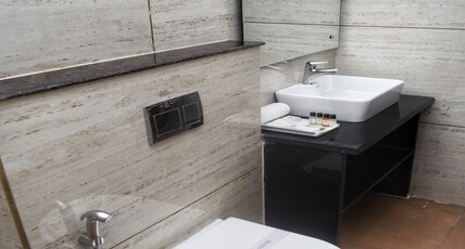 HOTEL CENTRUM Room Type - DELUXE ROOM