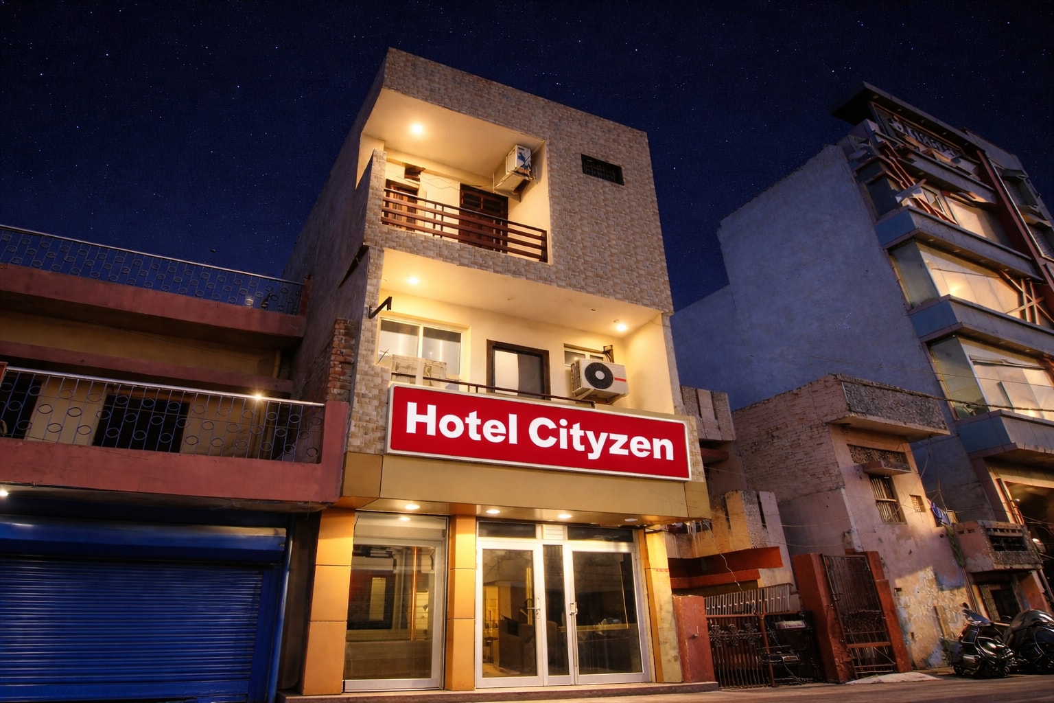 Hotel Cityzen Near Alambagh - Tap to explore photos