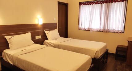 Hotel Rhythm Grand Suite Room Type - Deluxe Twin Bed Room