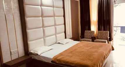 Palace Hotel- Lake Facing Rooms @Mall Road Room Type - DELUXE ROOM