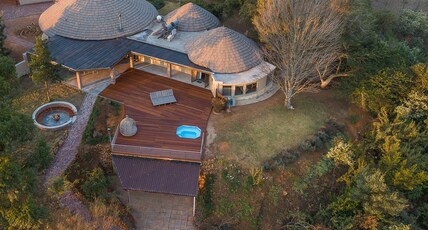 Cayley Mountain Resort Room Type - Five Bedroom Manor with Splash Pool