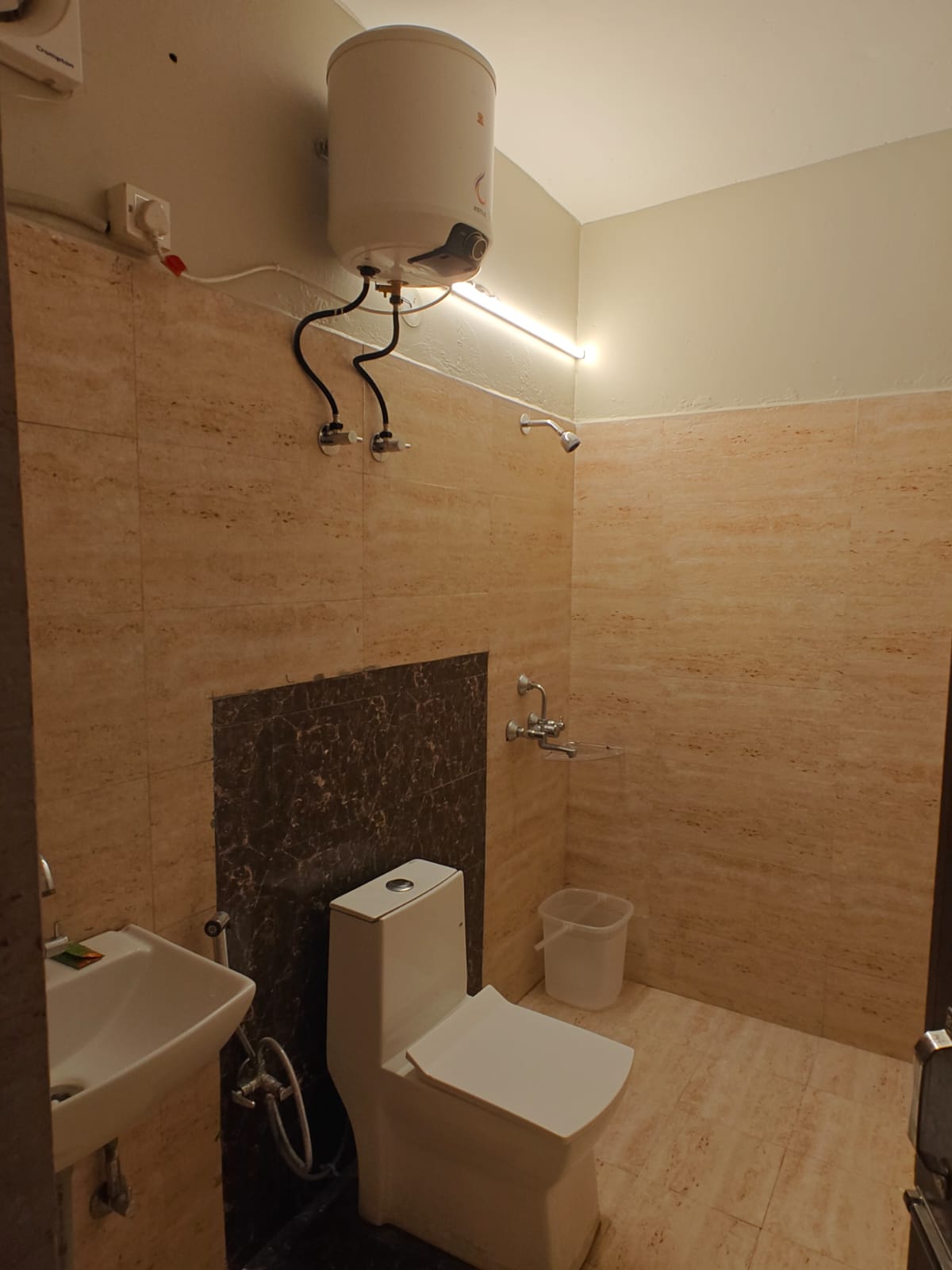 Hotel Vistara BNB - Tap to explore photos