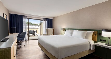 Hilton Garden Inn Monterey Room Type - 1 KING BED PATIO TOP FLOOR