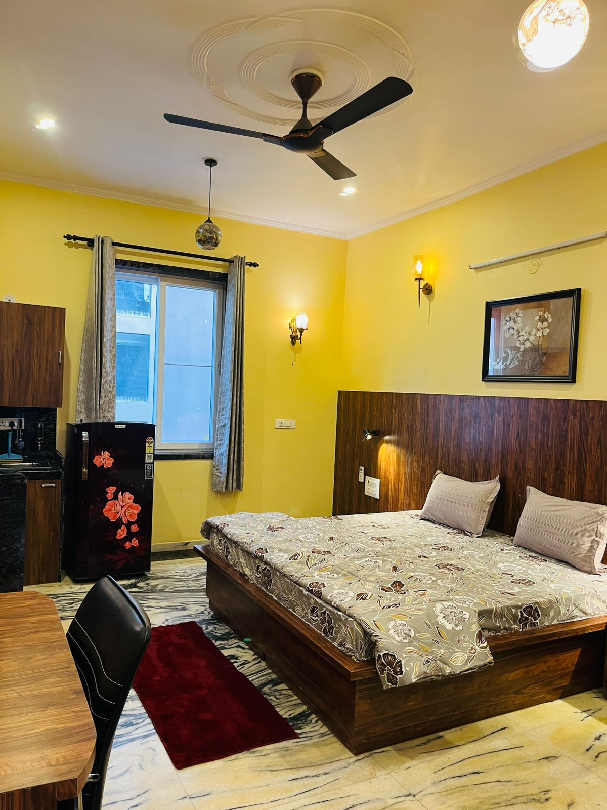 Vijay Niwas Luxury Studios - Tap to explore photos