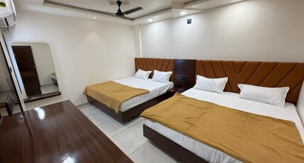 HOTEL SHREE GANESH DWARKA Room Type - AC ROYAL FAMILY FOUR BED ROOM