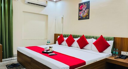 THE RAMAN PALACE -A BUDGET HOTEL Room Type - Family Room