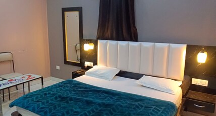 The Crown Hotel Room Type - Bedroom 1