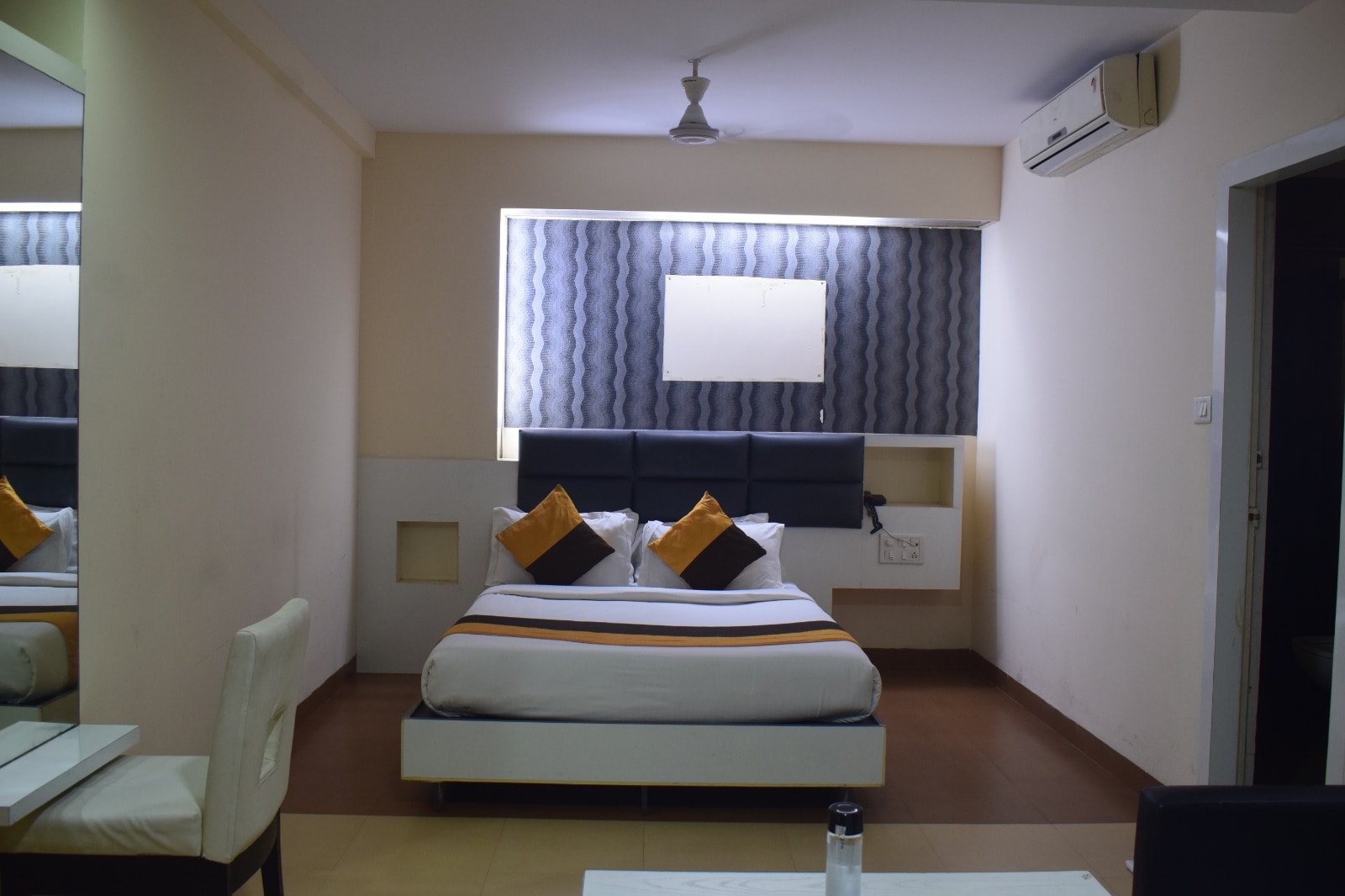 VH Hotels Domlur - Tap to explore photos
