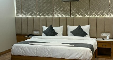 Platinum Arc Room Type - Premium Suite