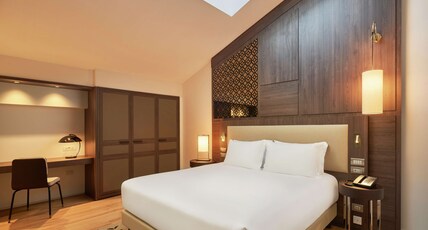DoubleTree by Hilton Trieste Room Type - KING ONE BEDROOM SUITE