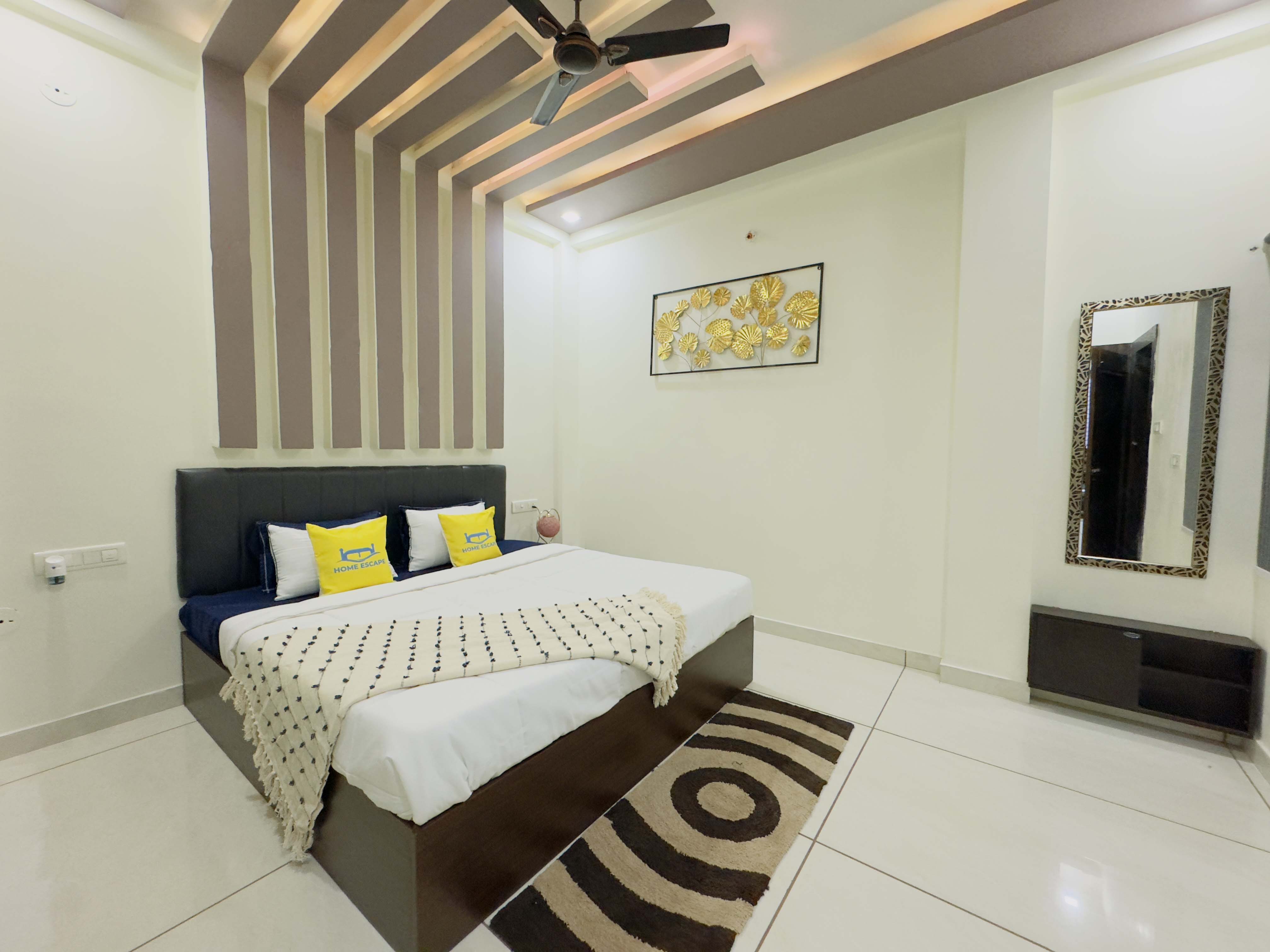 Home Escape 2BHK Casa Near Mahakal - City Centre - Tap to explore photos