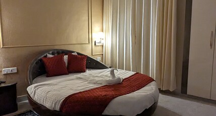 HOTEL CAROLINA Room Type - Delux Room