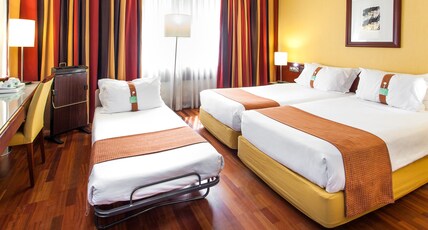 Holiday Inn Lisbon Continental Room Type - 2 Twin Beds Standard Single Sofa Bed