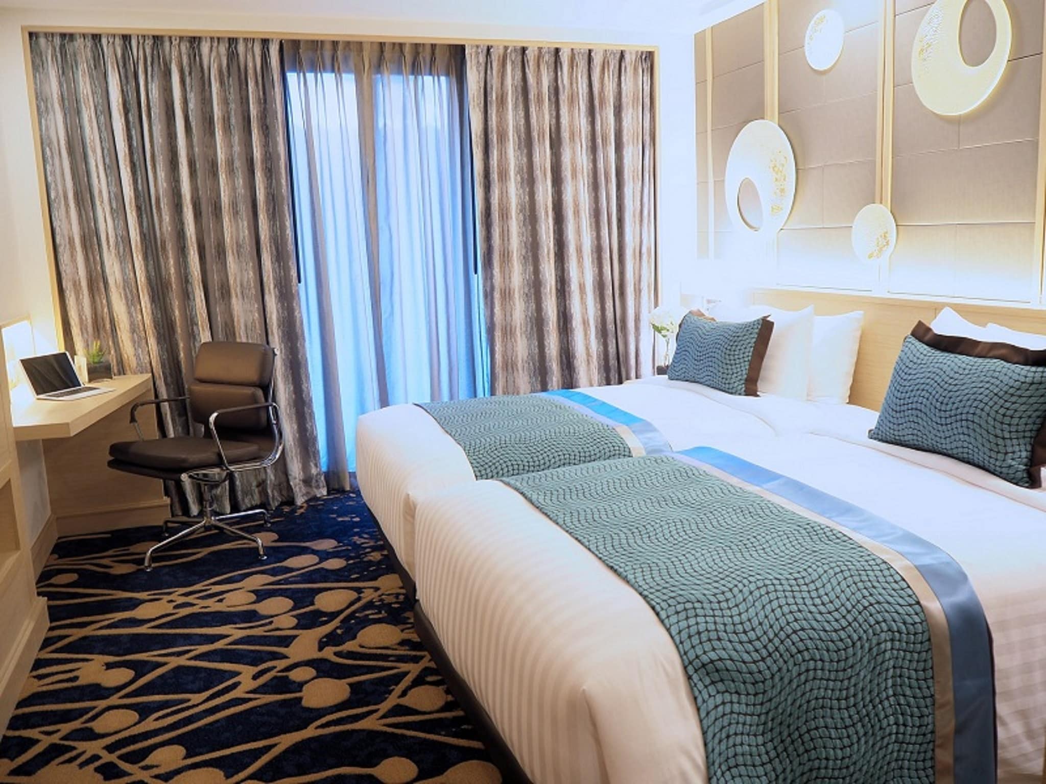 Solitaire Bangkok Sukhumvit 11 by Kingston Hotels - Tap to explore photos