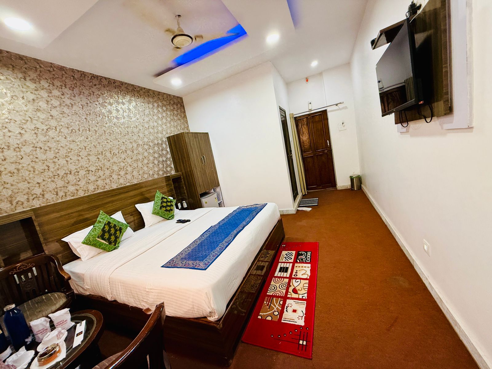 SHIVRATRI GUEST HOUSE - Tap to explore photos