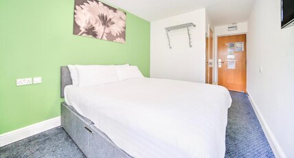 GO2 Gloucester Hotel by OYO Room Type - Standard Double Room