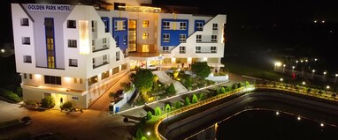 Golden Park Hotel & Resort