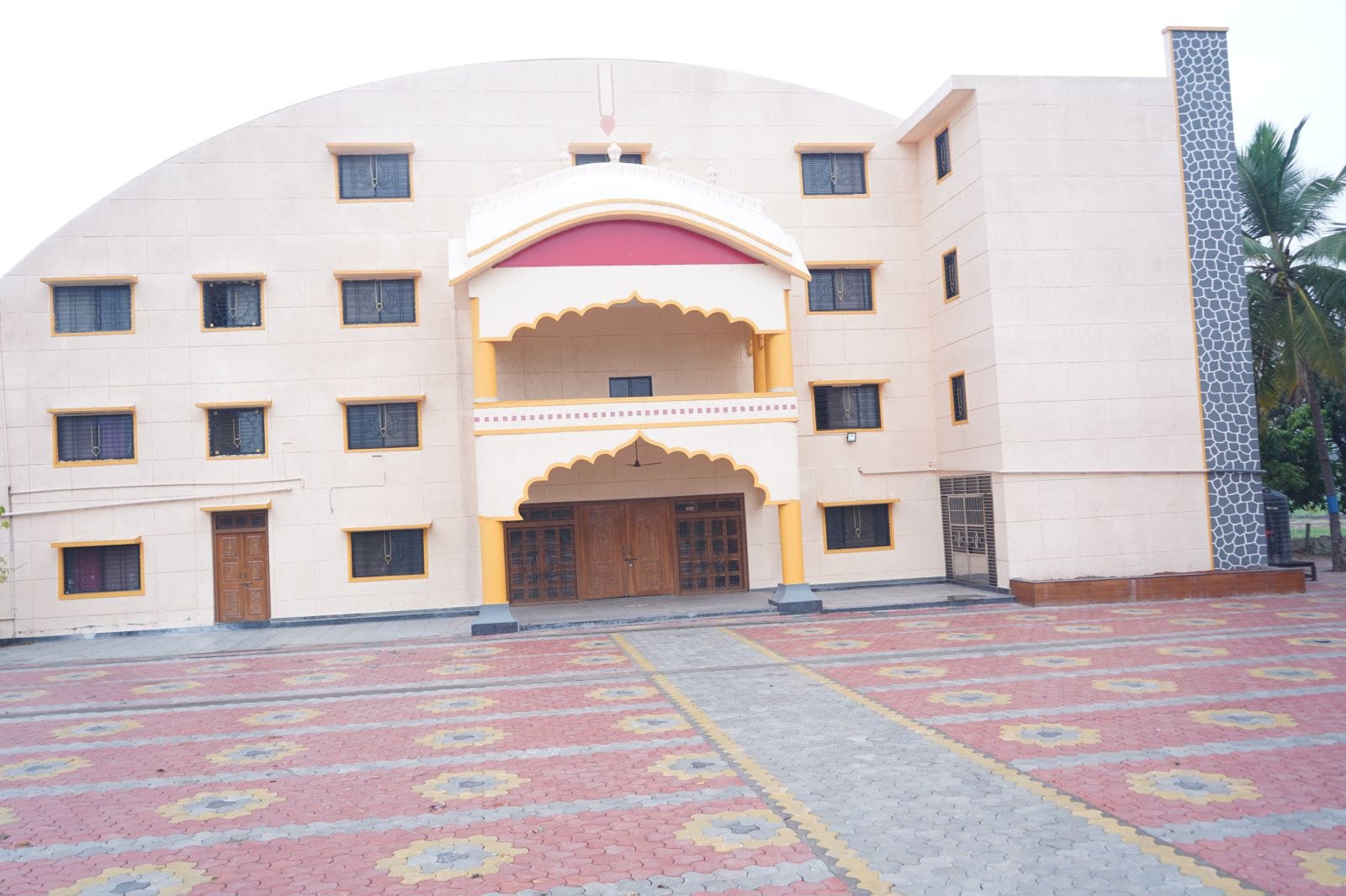 ISKCON Chandrabhaga Guest House - Tap to explore photos