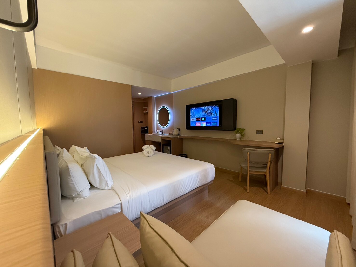 Star Hotel Pattaya - Tap to explore photos
