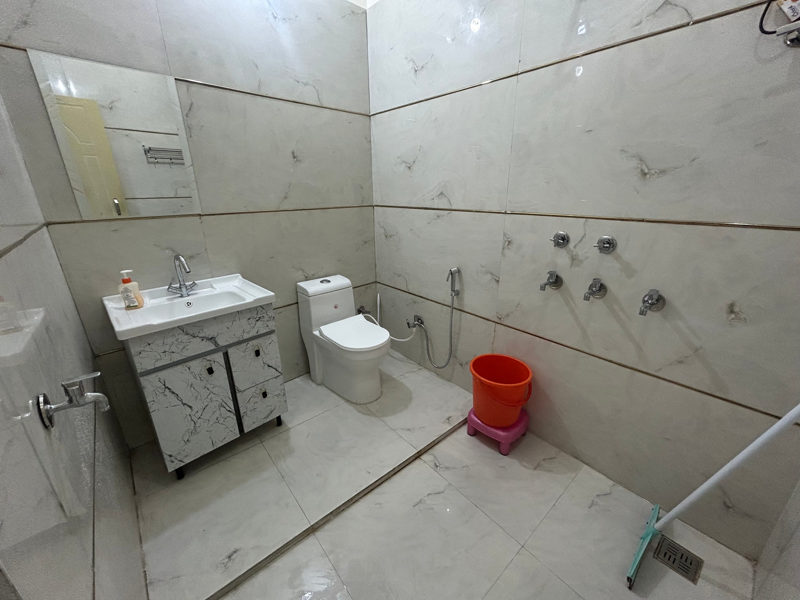 Mini Sparrow Homestay, Rishikesh, Haridwar & Dehradun Airport - Tap to explore photos