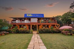 FabHotel Green Crystal