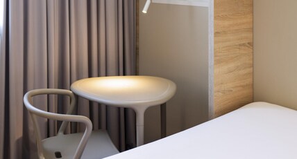 ibis budget Fribourg Room Type - Double room with double bed, a table and a bathroom with all the comforts ibis budget Fribourg Room Type - Double room with double bed, a table and a bathroom with all the comforts