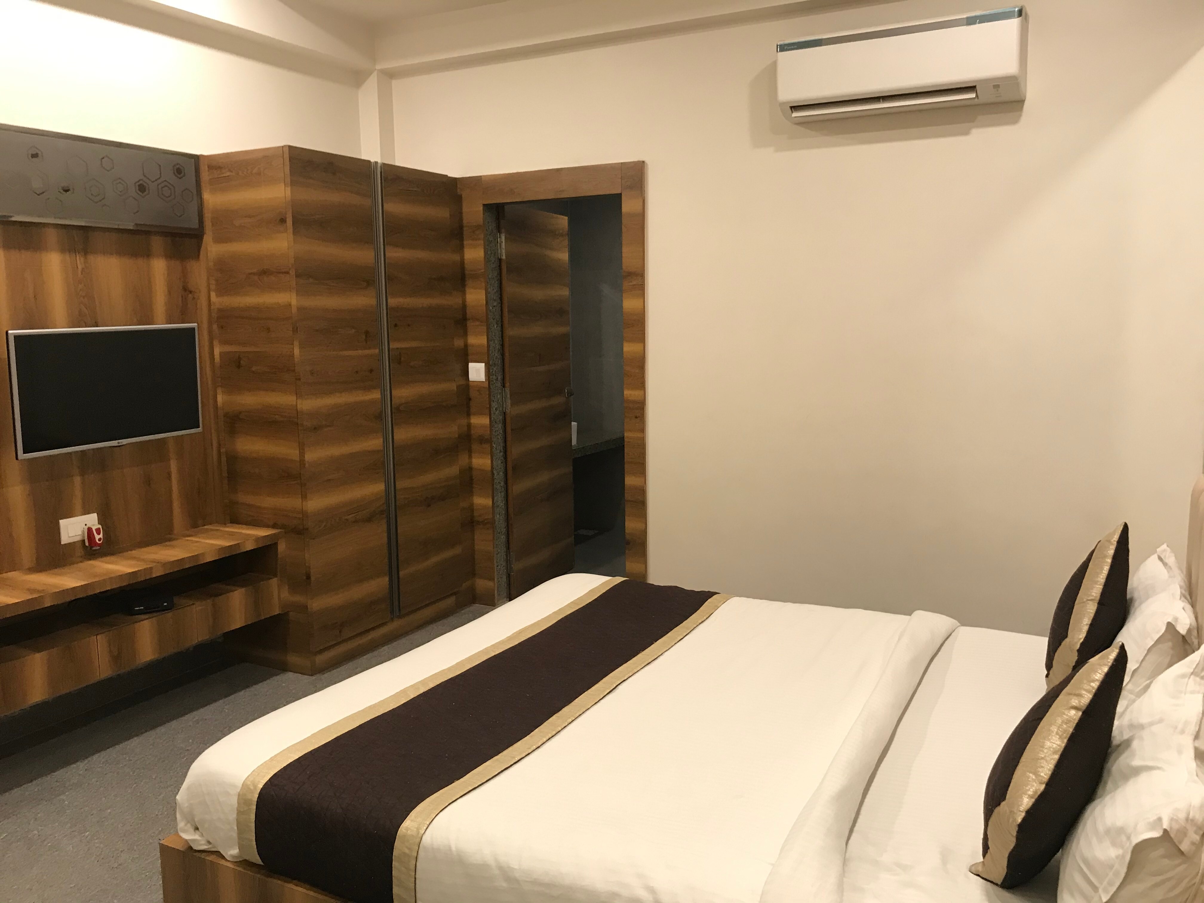 DIVYA HOTEL AND RESTURANT - Tap to explore photos