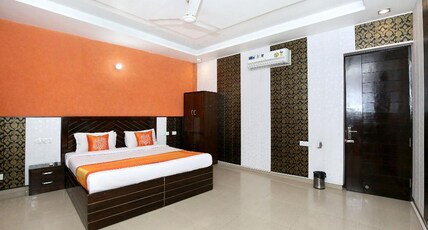 Hotel Preet Room Type - Deluxe Double Room Hotel Preet Room Type - Deluxe Double Room