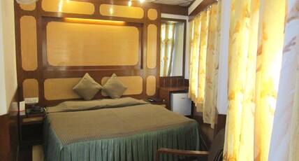 RATAN HOTEL Room Type - Deluxe Room