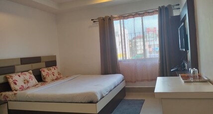 Pine Hills Room Type - King Bed Room with City View