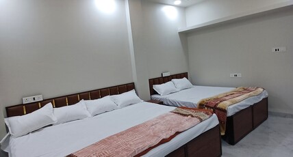 Hotel shree Bharti Room Type - Bedroom 101