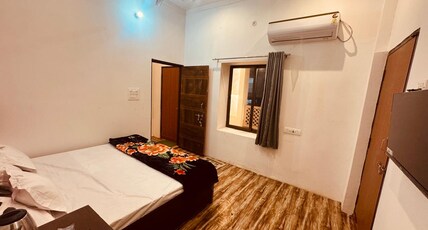 Hotel Om Krit Guest House Room Type - King Bed Room with Garden View
