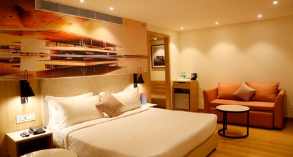 Tulip Inn Chandigarh Zirakpur Room Type - Luxury Suite with Bathtub