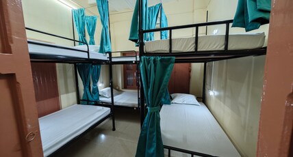 Evara Stays Backpackers Hotel Room Type - 3A 6 BED MIXED DORM