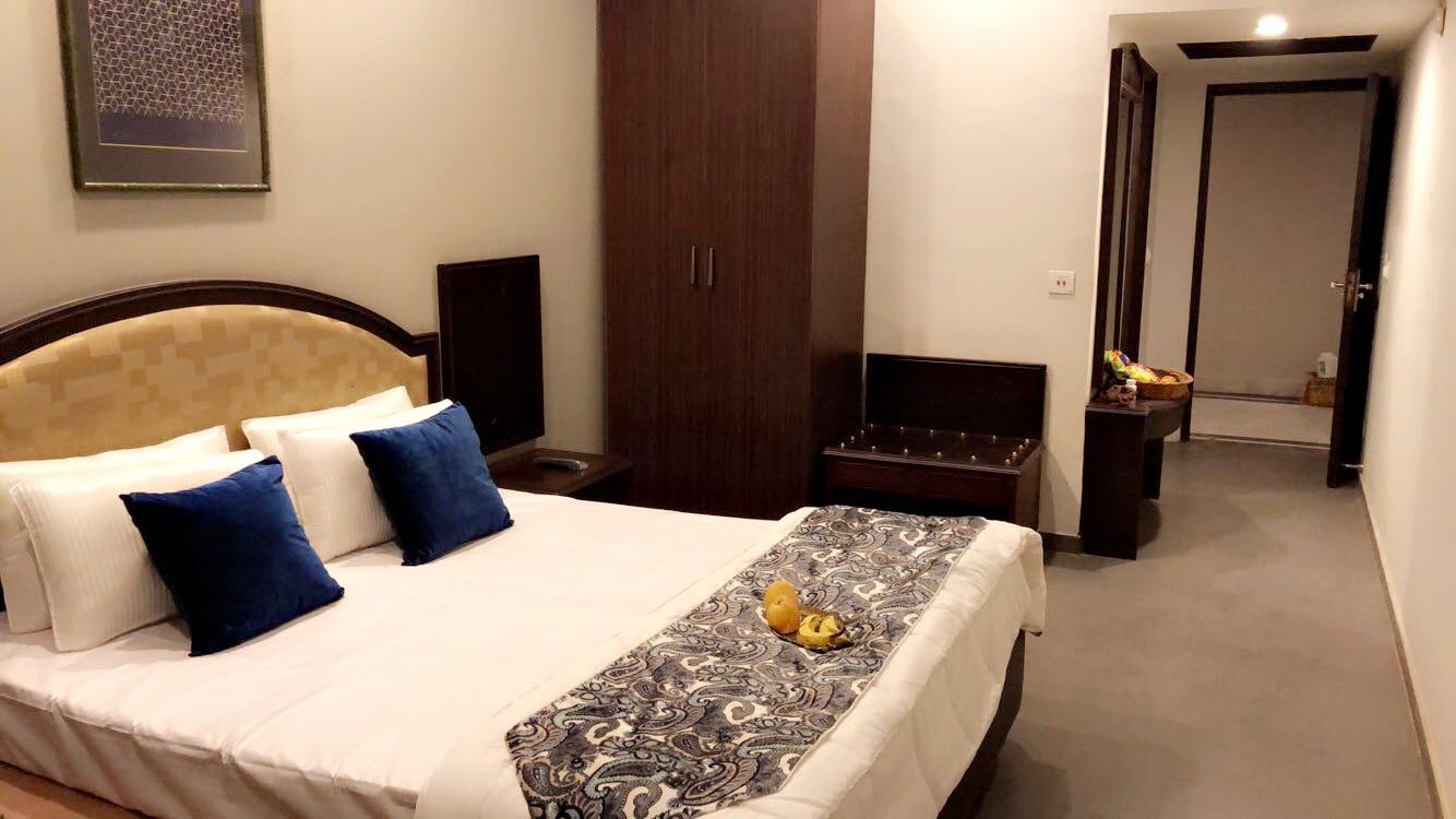 Hotel Jane Royale - Tap to explore photos