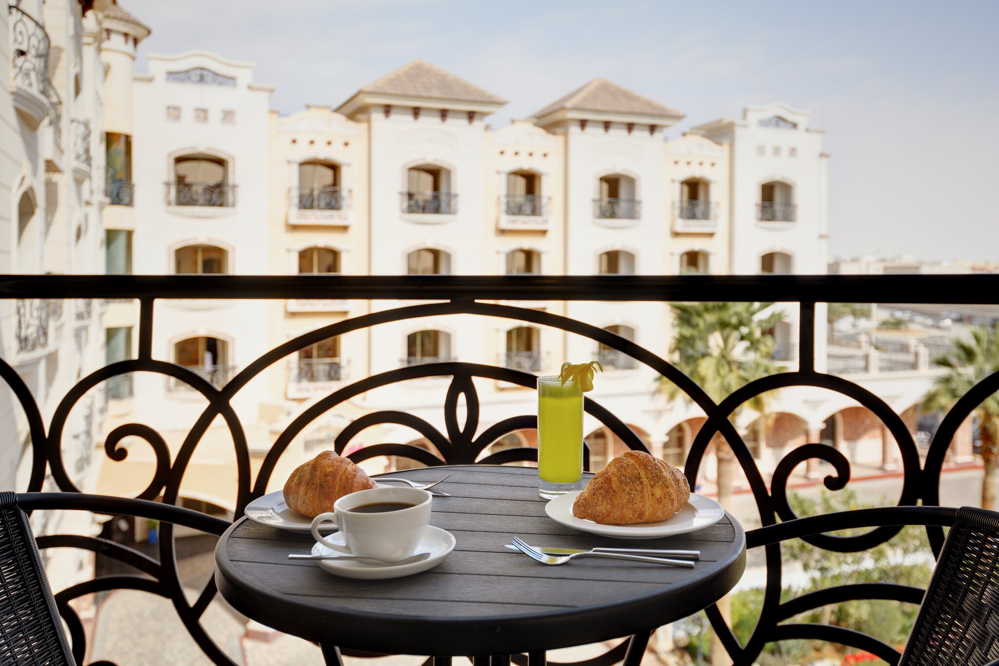 Crowne Plaza Riyadh Al Waha - Tap to explore photos