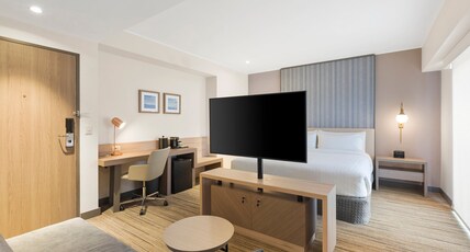 Holiday Inn Express Lima San Isidro Room Type - 1 King Bed Standard Extra Floor Space Holiday Inn Express Lima San Isidro Room Type - 1 King Bed Standard Extra Floor Space
