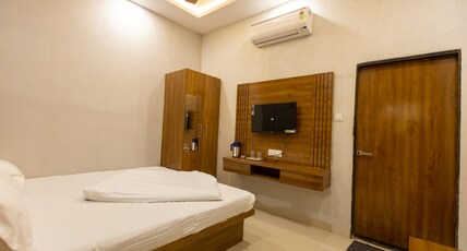 Hotel Green Valley Room Type - King Room(With Large Bed)