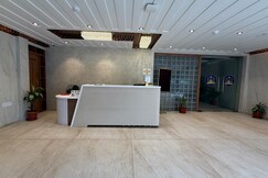 Hotel Regal Crest