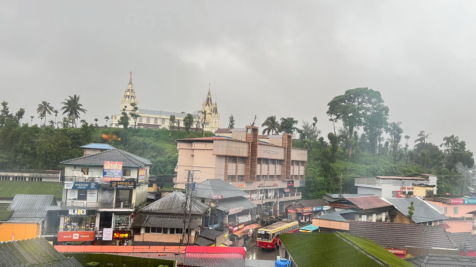 HOTEL RIVIERA - Tap to explore photos