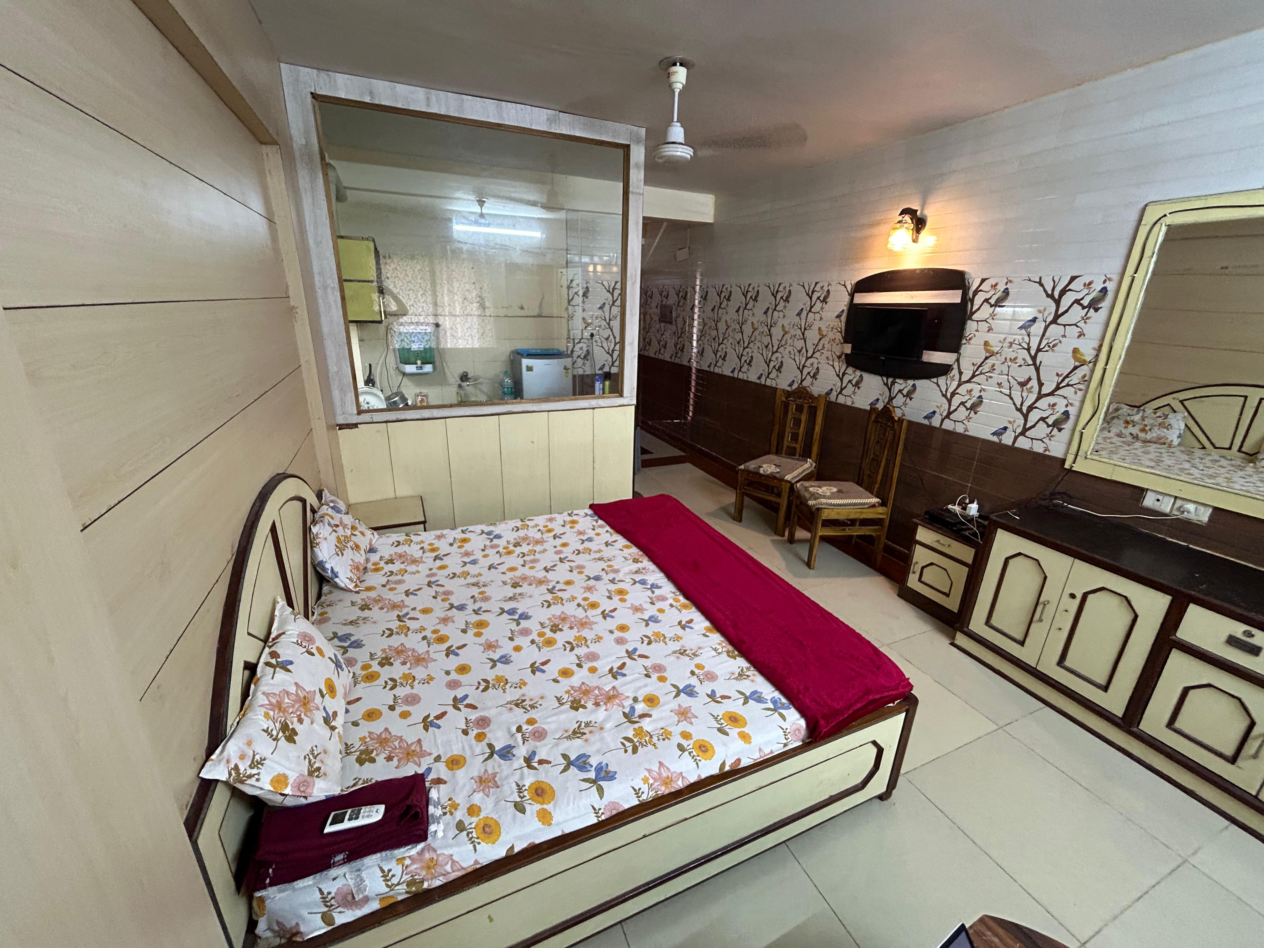 Pleasent Stay Entire Studio Apartment 1222 100M From Beach - Tap to explore photos